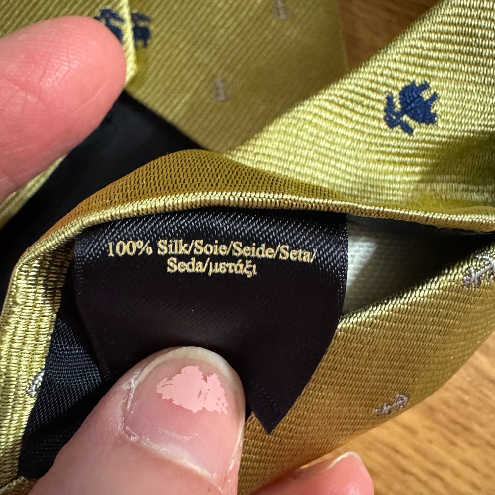 Brooks Brothers Yellow With Anchors & Logo Design 100% Silk Men's Necktie - Picture 4 of 4